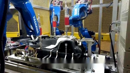 Machine de découpe de cuir ultrasonique robotisée, utilisée pour couper le cuir des garnitures intérieures d'automobiles